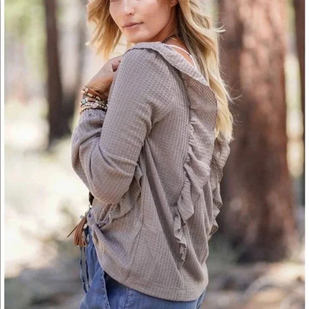 In Loom Taupe Waffle Knit Ruffle Long Sleeve Top Size M - Picture 3 of 10